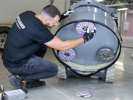 Шлифовально-полировальная машина на дистанционном управлении Lavina® 32REU ELIT, применение Шлифовально-полировальная машина на дистанционном управлении Lavina® 32REU ELIT, применение